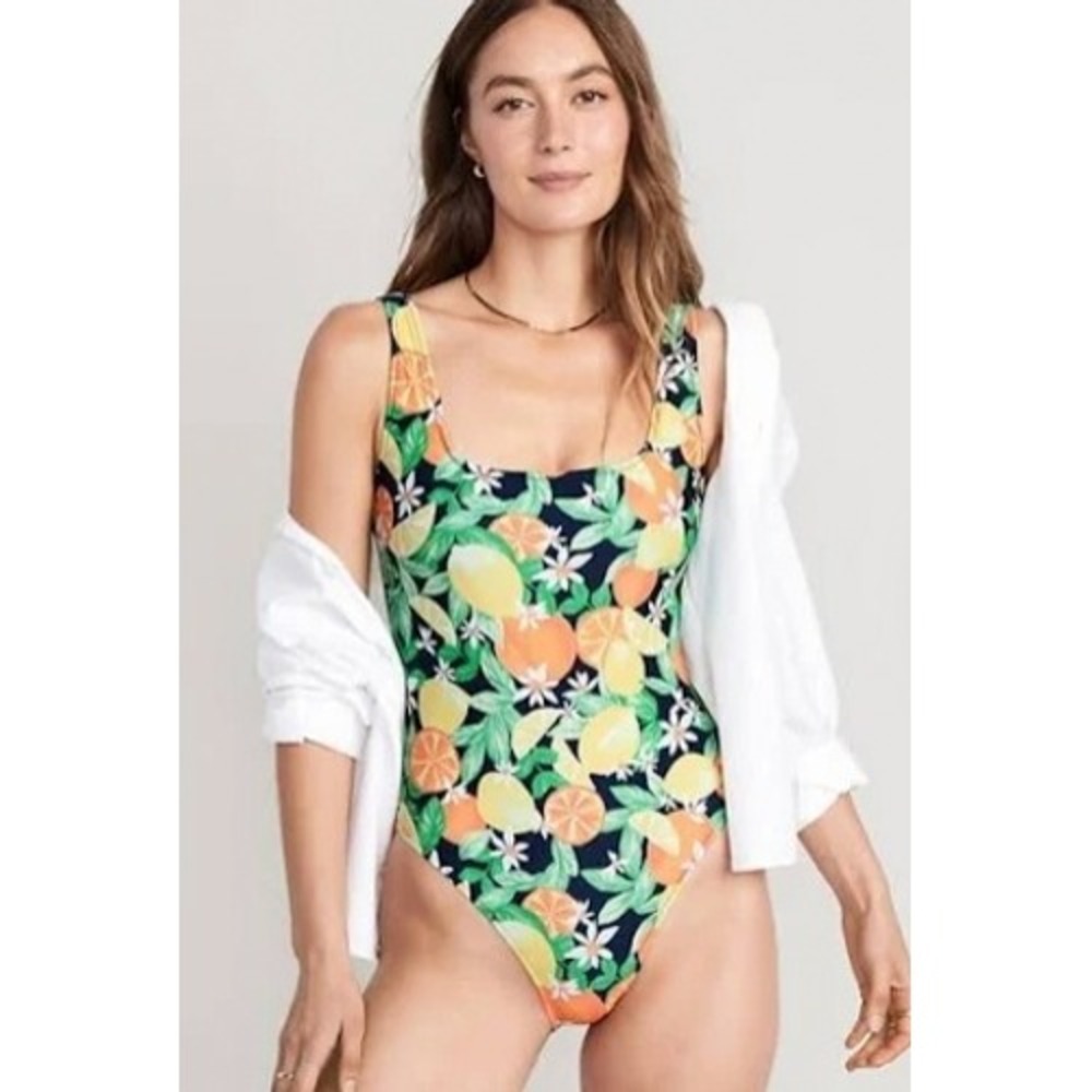 Old Navy Matching Twist-Back Cutout OnePiece Swimsuit in FreshSqueezed Fun Small